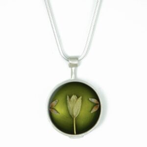 Round pendant: pea green